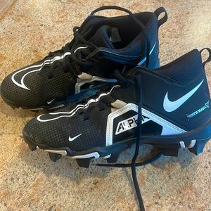 Nike Kids youth boys football cleats Size 5